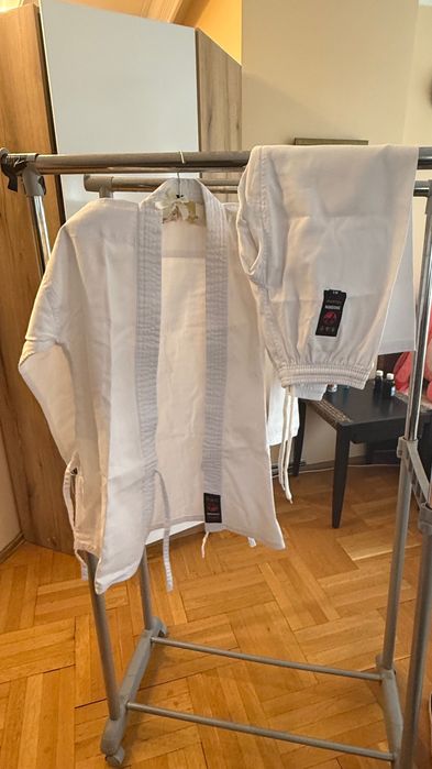 Кимоно, ръкавици и протектори за тибия и стъпала - таекуондо/ карате