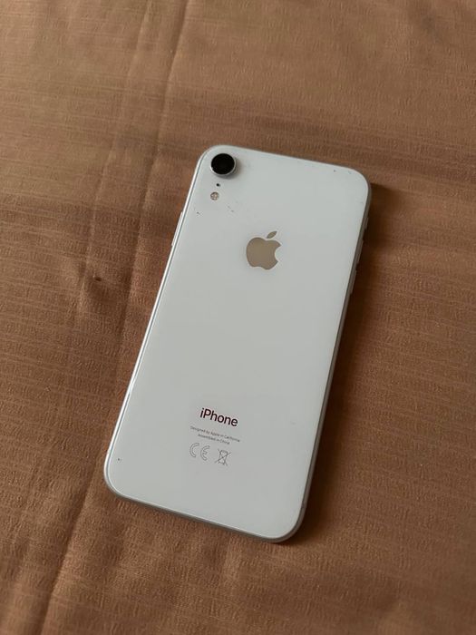 Продаю айфон XR на 64 гб