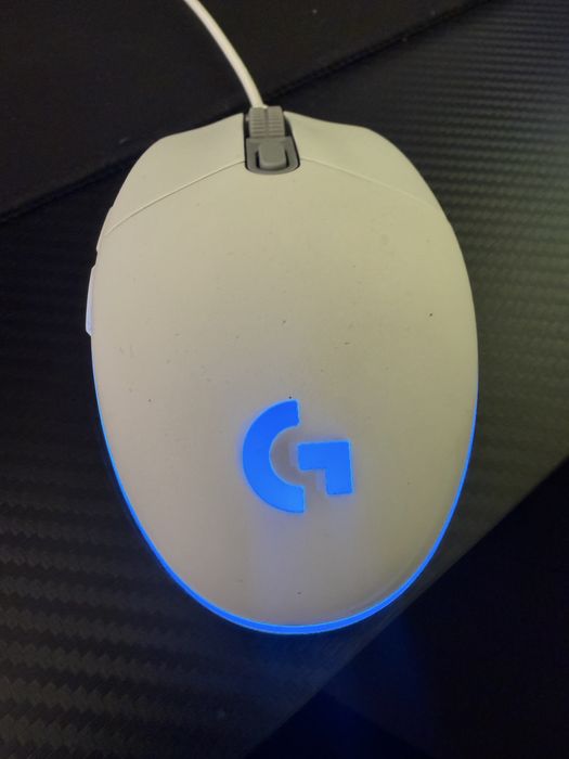 Геймърски компютър с периферия