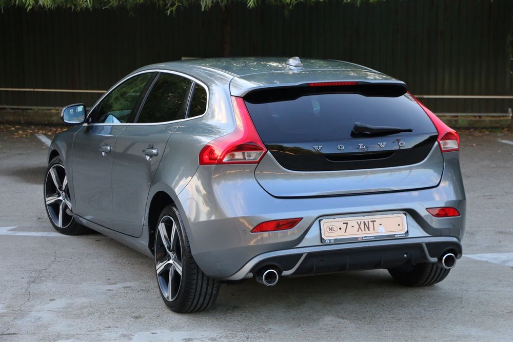 Volvo V40 - 2.0D // R-Design