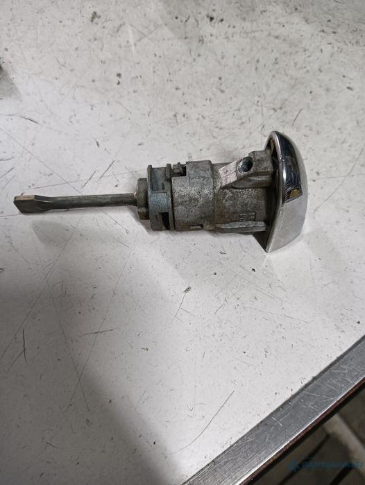 Butuc Usa Stanga Fata Hyundai Sonata Vi (Yf) [ 2009 - 2015 ]