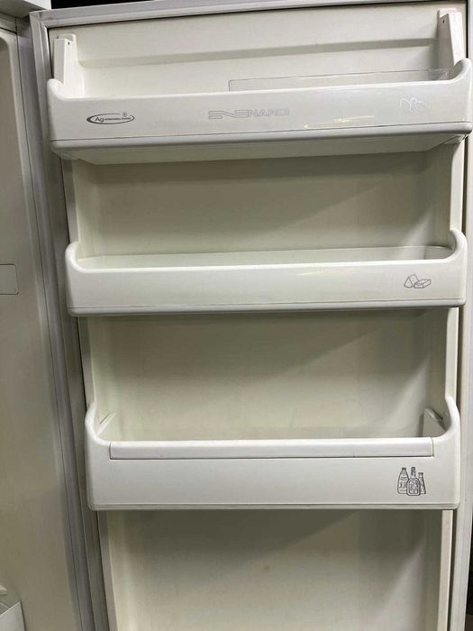 Хладилник с фризер за вграждане