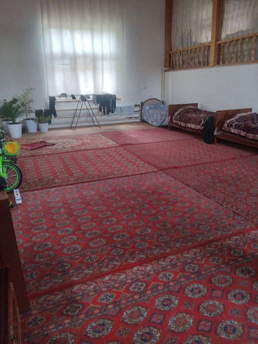 Nazarbekda uchaska, uy srochna sotiladi.