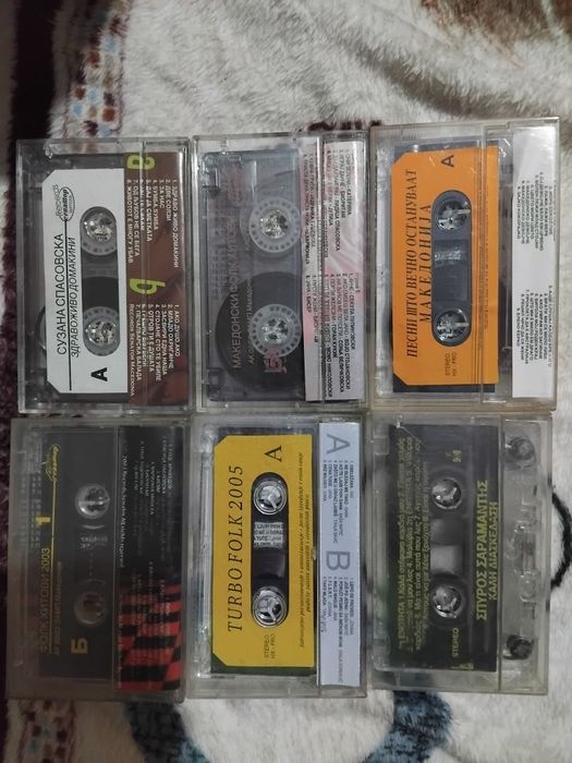 Аудио касетки с фолк и поп
