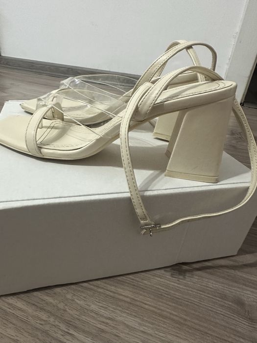 Страхотни сандали с ток Bershka