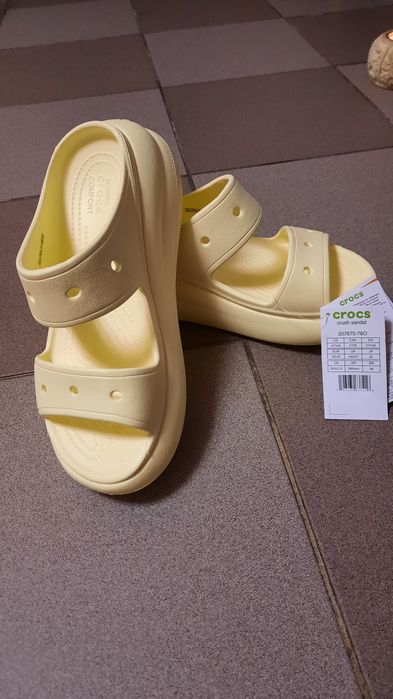 Papuci Crocs cu talpa înalta