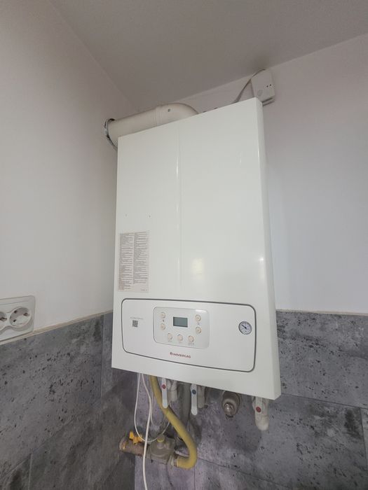 Vând casa în Pestisul Mare utilități și imbunatatiri