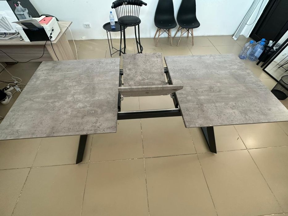 Продаеться стол в отличном состояний