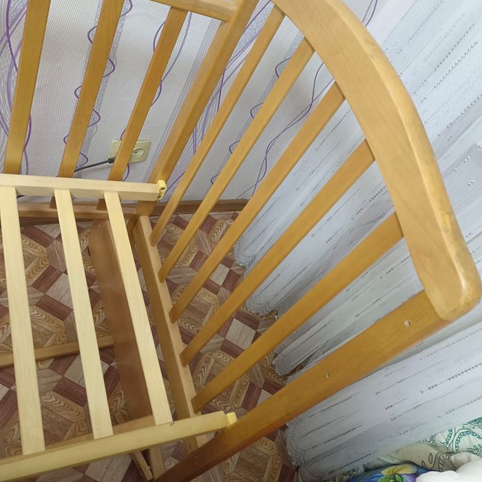 Детска кроватка.