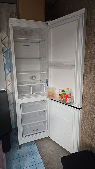 Холодильник Indesit