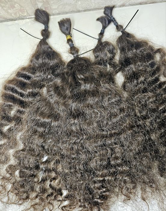 Кудрявые женские волосы