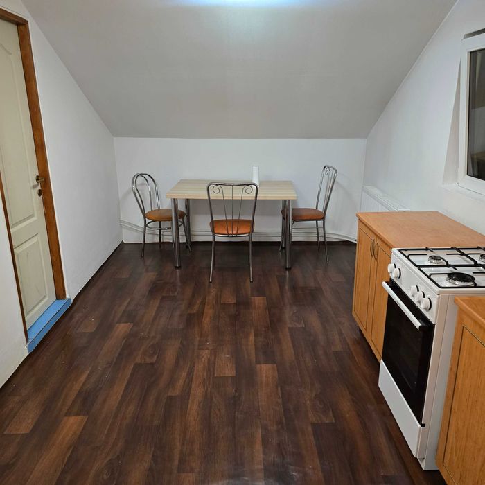 Proprietar inchiriez apartament o camera spatios