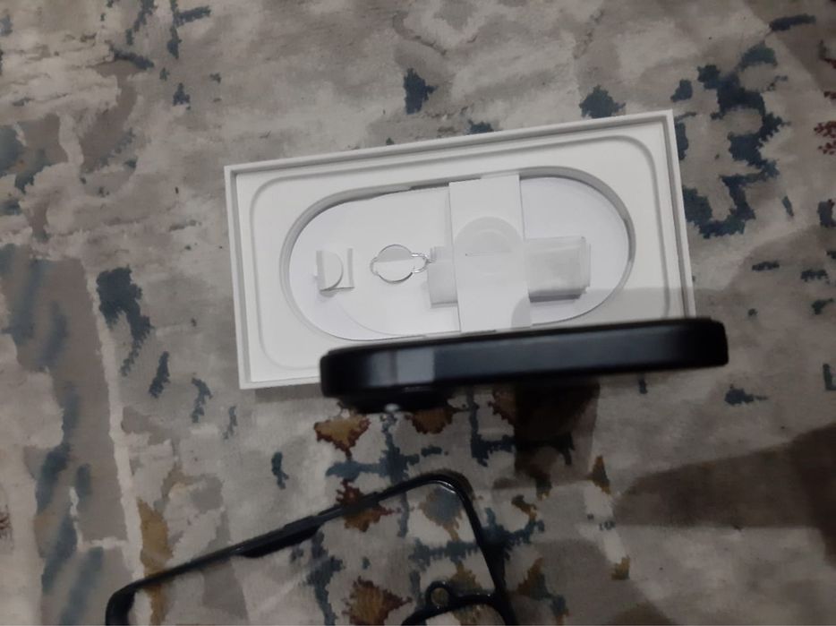 iPhone 16 128GB Батарея 93%