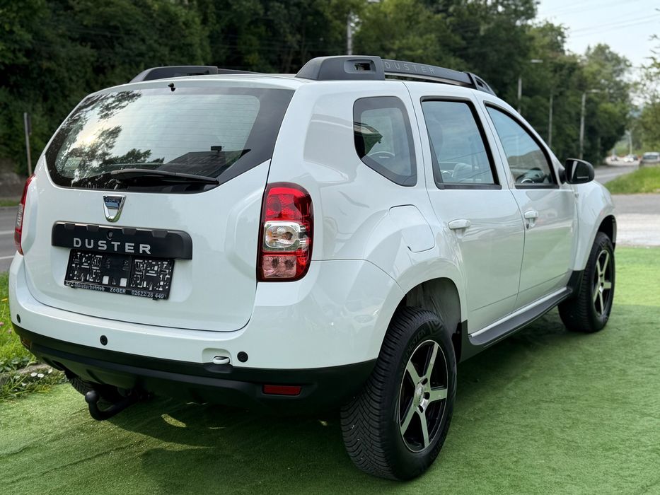 Dacia Duster 2016 si in Rate
