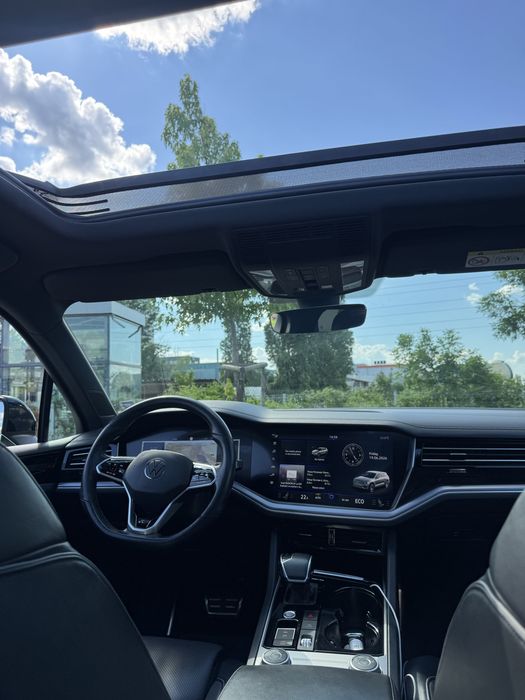 VW Touareg R-line black style 4MOTION