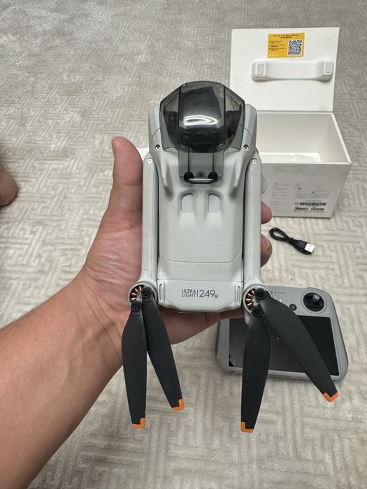 Дрон DJI Mini 3 DJI RC белый