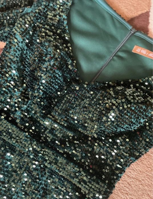 Rochie de seara verde smarald din catifea cu paiete
