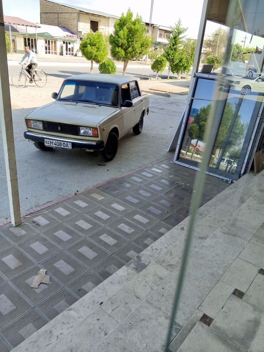 Jiguli 2105 sotiladi