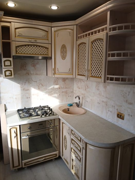 Продам 2хком квартиру район Айсберга.