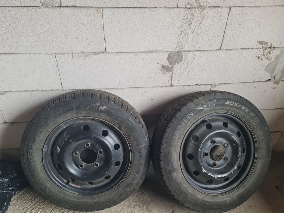 2 anvelope iarna +jante 205/ 65 R16C
