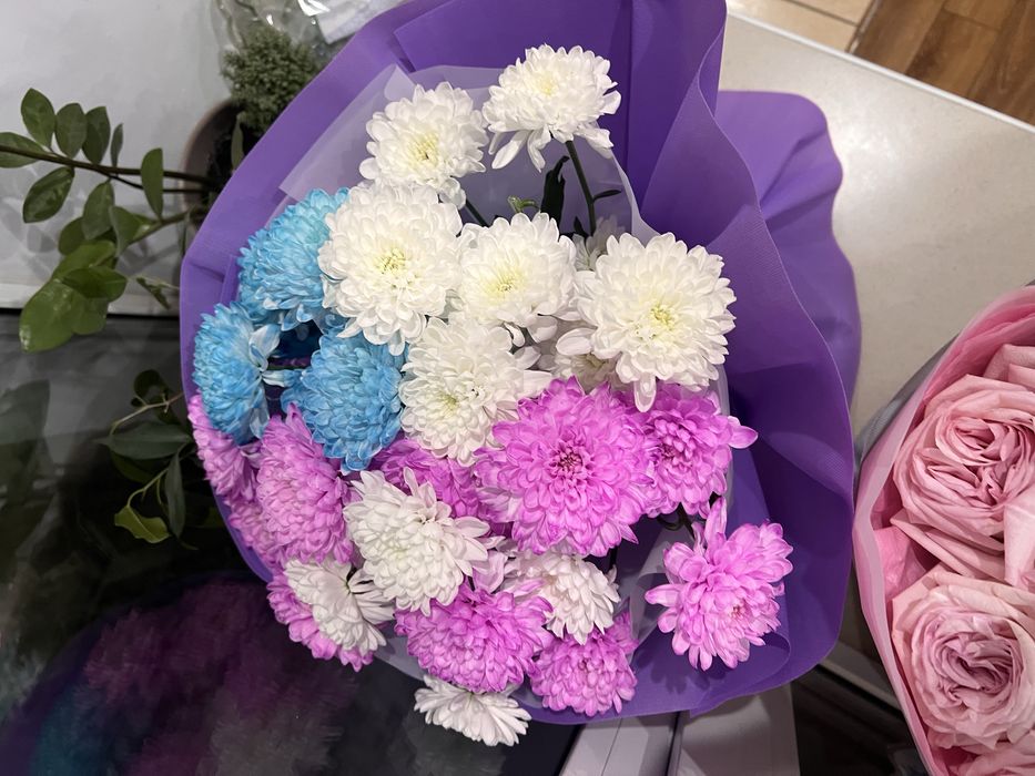 101 роза, розы Романтик, хризантемы