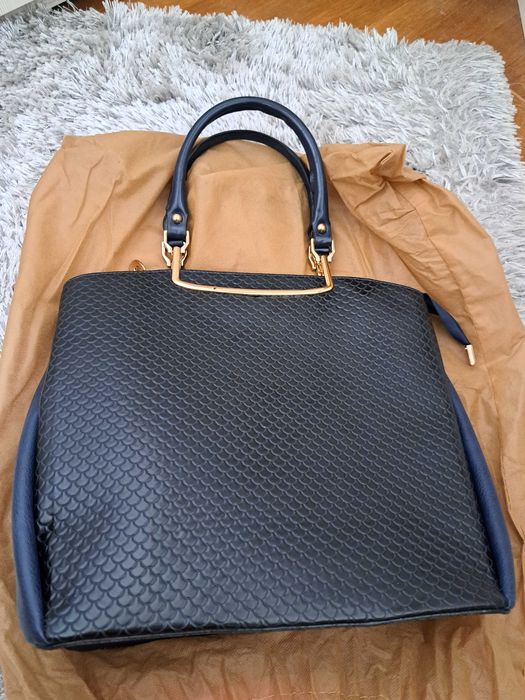 Нова тъмно синя чанта с къси дръжки