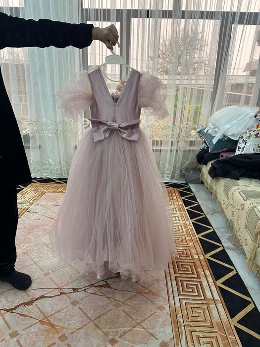 Нарядные платья  б/у