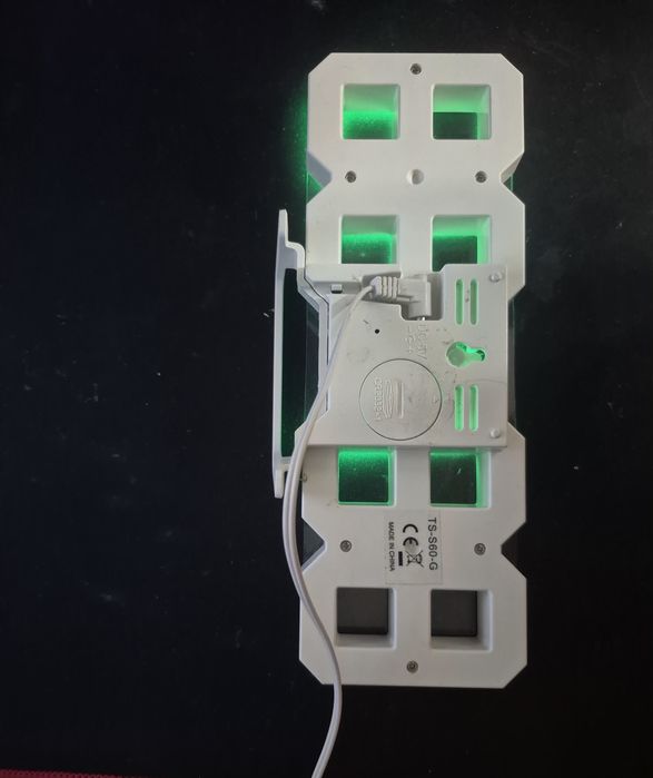 Часы настольные -настенные.