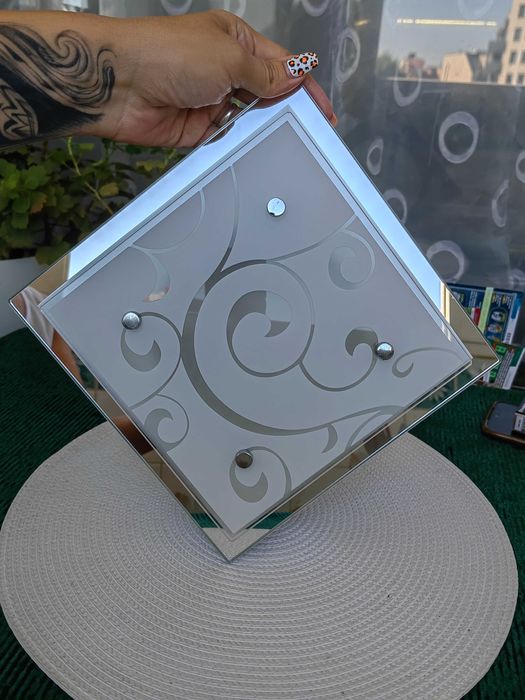 Стъклен Плафон !