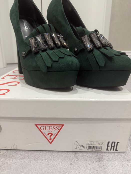 Обувки Guess с масивен ток