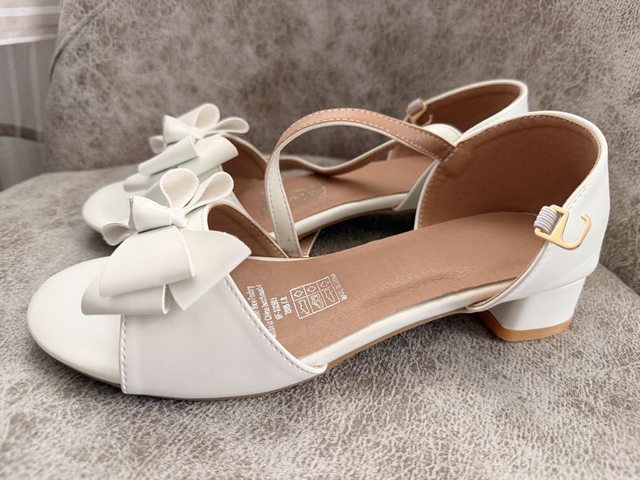Incaltaminte Pantofi Sandale toc albe Eleganti fetita fata domnisoara copil banchet botez nunta NOI marimea 38 fundita