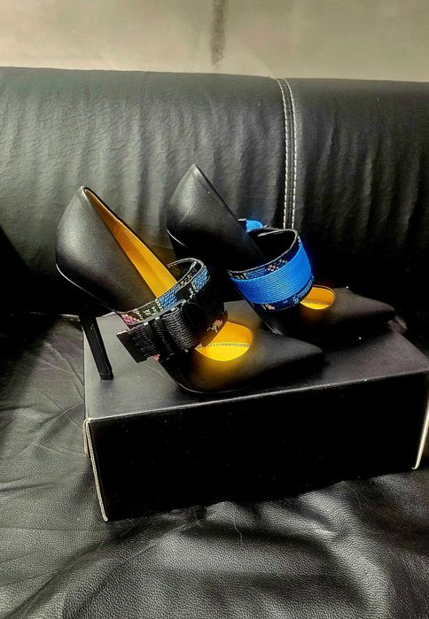 DIESEL дамски черни обувки на ток, с Регулируеми цветни каишки.