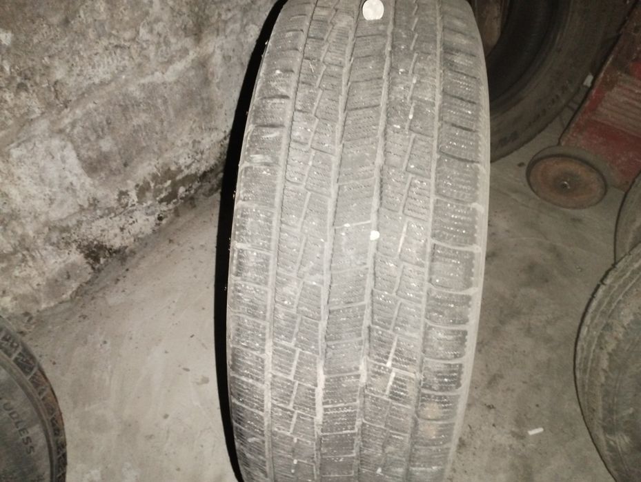 Продам резину на 17 дюймов.