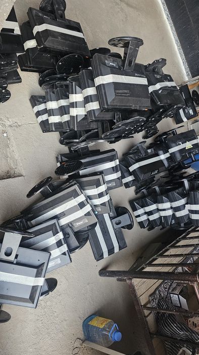 Мониторы разных диогоналей и брендов 17-24