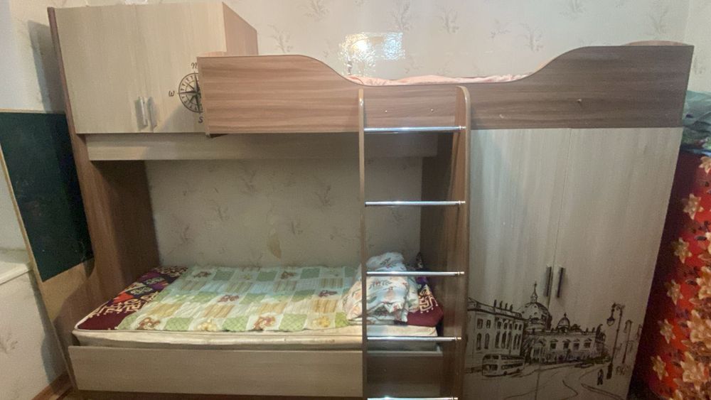Двухъярусная кровать