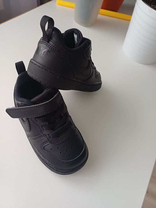 Продам детские кроссовки