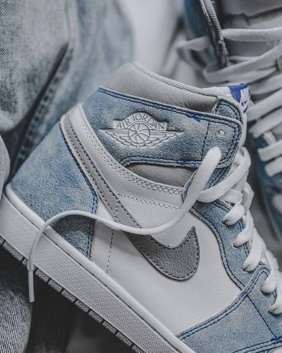 Jordan
Air Jordan 1 Retro High OG "Hyper Royal" sneakers
Air Jor