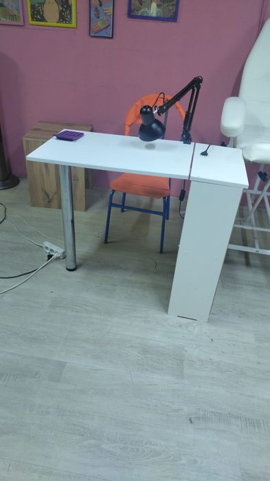 Столы для маникюра