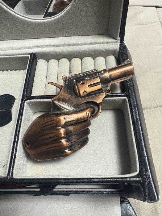 Brichetă de Colecție Antivânt – Model Mini Revolver cu Mâner 3D (Bronz Antic)