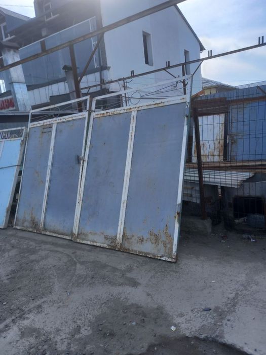 Сотилади.Дарвозалар. Нархи:3 млн сум. Хар бири