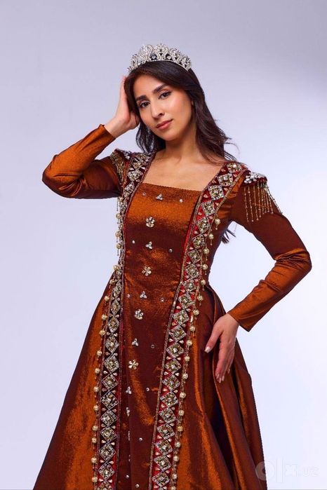 Koylak hamma joyi qolda tikilgan