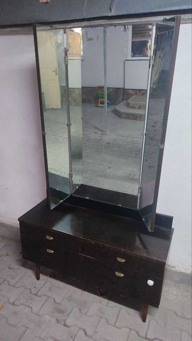 Трюмо с зеркалом