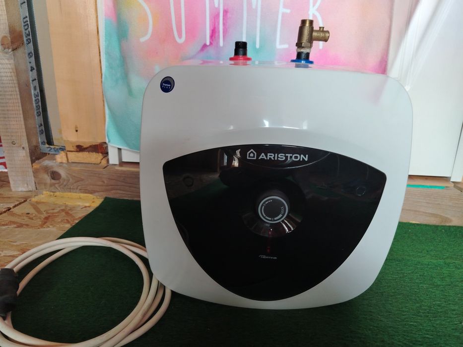 Boiler Ariston, capacitate 10 litri