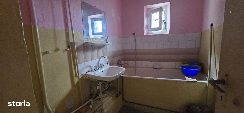 Vanzare Apartament 3 camere  etaj 2, Micro 12, Târgoviște