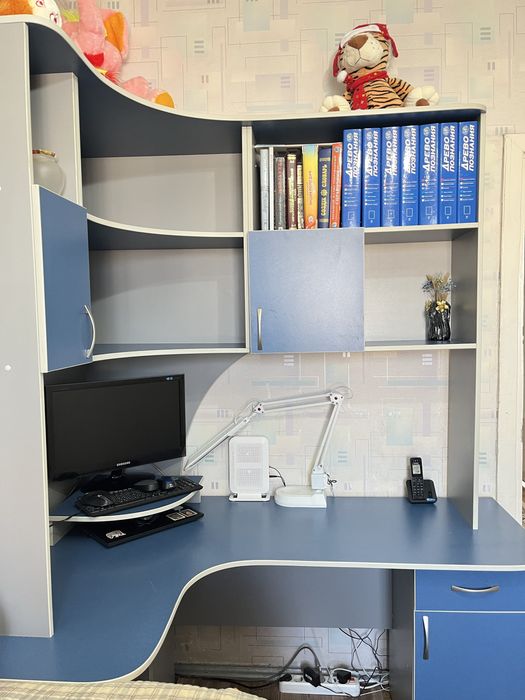 Срочно Продается школьный гарнитур