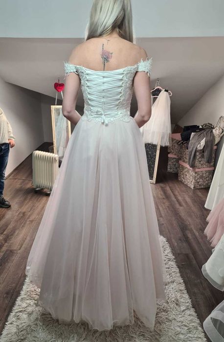 Vand rochie mireasa noua
