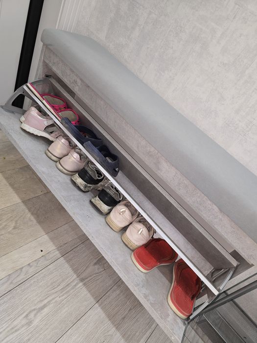 Продаю уголок для обуви