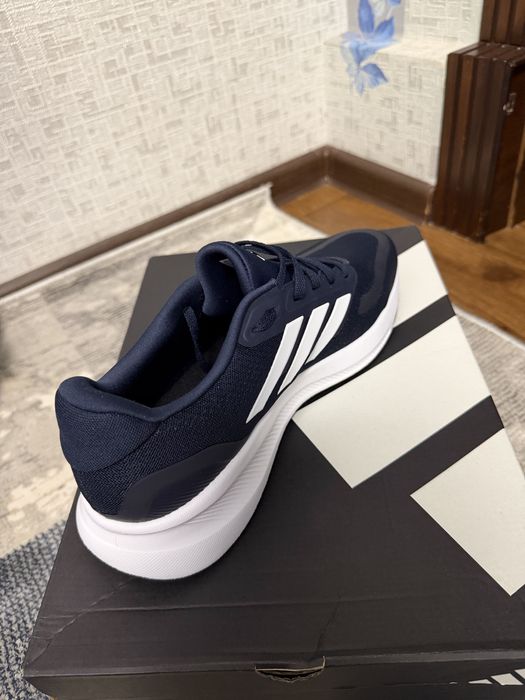 Продается Adidas кроссовки, original 100%