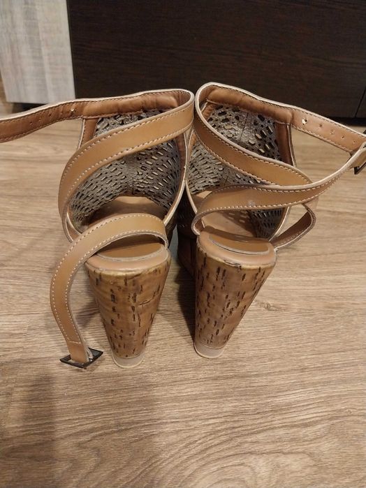 Дамски сандали с платформа