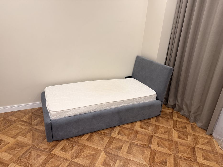 Продам детскую кровать 90х180